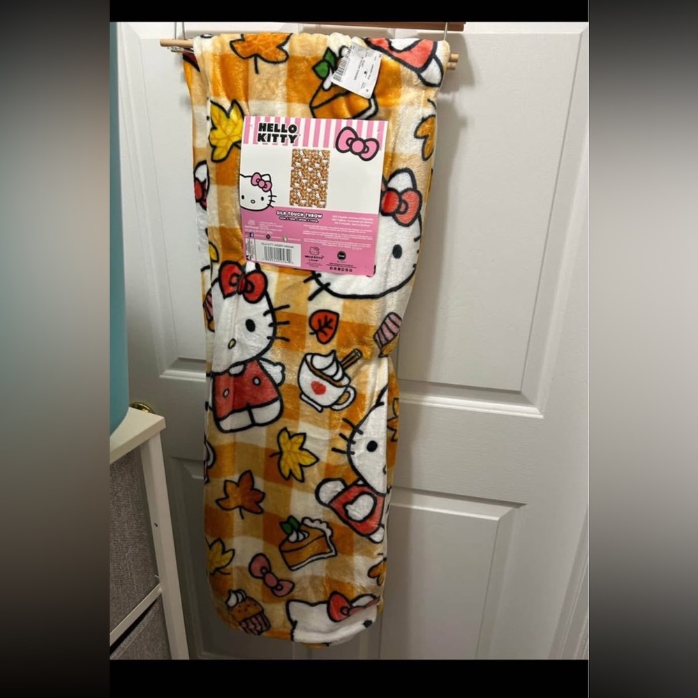 NEW Hello Kitty Plush Throw blanket with Orange and White Design